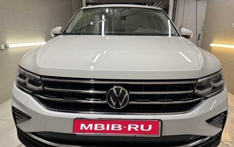 Volkswagen Tiguan II, 2021 год, 4 100 000 рублей, 1 фотография