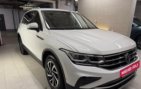 Volkswagen Tiguan II, 2021 год, 4 100 000 рублей, 2 фотография