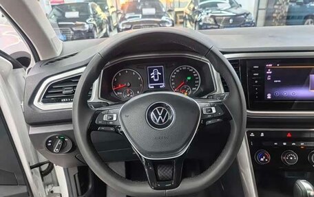 Volkswagen T-Roc I, 2023 год, 1 950 000 рублей, 8 фотография