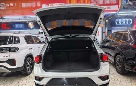 Volkswagen T-Roc I, 2023 год, 1 950 000 рублей, 11 фотография