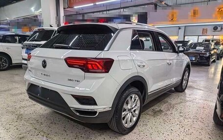 Volkswagen T-Roc I, 2023 год, 1 950 000 рублей, 4 фотография