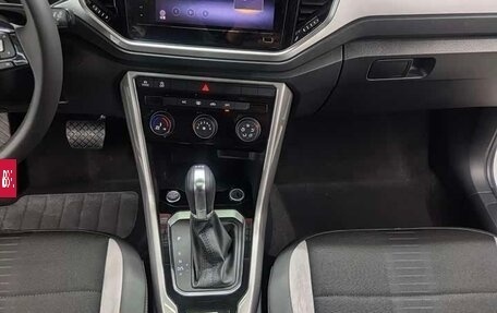 Volkswagen T-Roc I, 2023 год, 1 950 000 рублей, 12 фотография