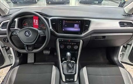 Volkswagen T-Roc I, 2023 год, 1 950 000 рублей, 7 фотография