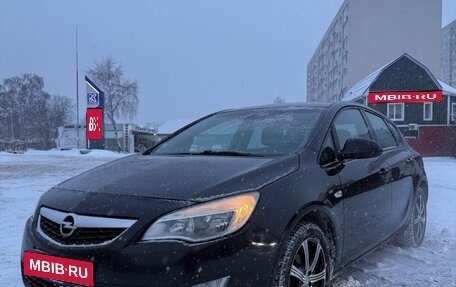 Opel Astra J, 2011 год, 700 000 рублей, 1 фотография