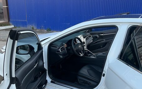 Toyota Camry, 2023 год, 3 850 000 рублей, 10 фотография