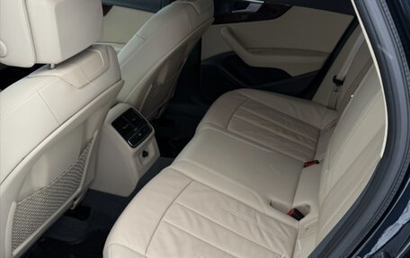 Audi A4, 2018 год, 1 900 000 рублей, 10 фотография