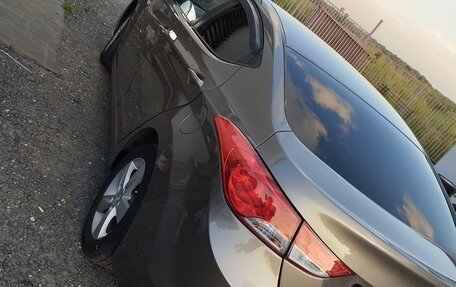 Hyundai Elantra V, 2013 год, 900 000 рублей, 6 фотография