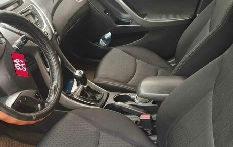 Hyundai Elantra V, 2013 год, 900 000 рублей, 2 фотография