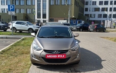 Hyundai Elantra V, 2013 год, 900 000 рублей, 3 фотография