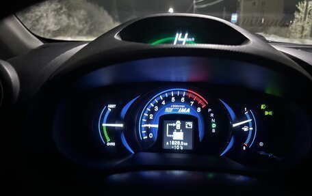 Honda Insight II рестайлинг, 2012 год, 1 100 000 рублей, 19 фотография