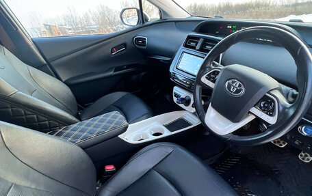 Toyota Prius IV XW50, 2016 год, 1 630 000 рублей, 2 фотография