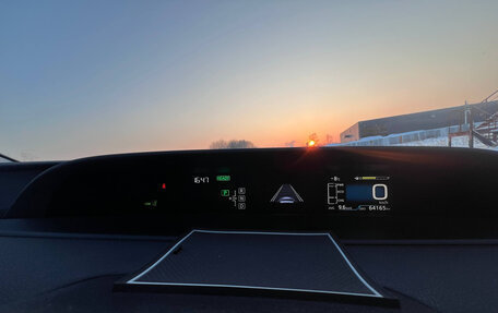 Toyota Prius IV XW50, 2016 год, 1 630 000 рублей, 5 фотография