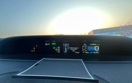 Toyota Prius IV XW50, 2016 год, 1 630 000 рублей, 6 фотография