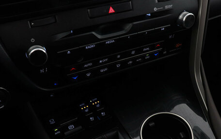 Lexus RX IV рестайлинг, 2019 год, 4 690 000 рублей, 14 фотография