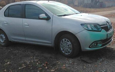 Renault Logan II, 2017 год, 750 000 рублей, 10 фотография