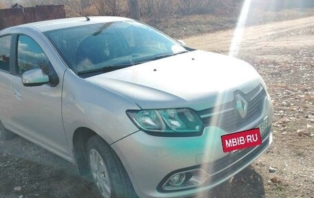 Renault Logan II, 2017 год, 750 000 рублей, 3 фотография