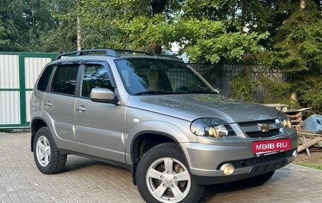 Chevrolet Niva I рестайлинг, 2017 год, 950 000 рублей, 3 фотография