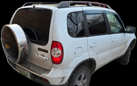 Chevrolet Niva I рестайлинг, 2017 год, 750 000 рублей, 2 фотография