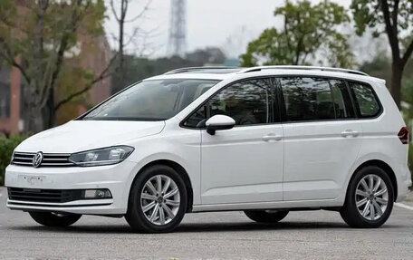 Volkswagen Touran III, 2022 год, 1 632 003 рублей, 5 фотография
