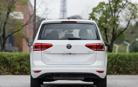 Volkswagen Touran III, 2022 год, 1 632 003 рублей, 7 фотография