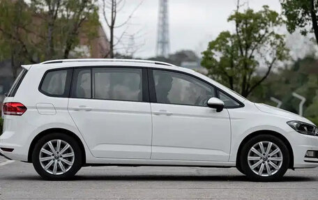 Volkswagen Touran III, 2022 год, 1 632 003 рублей, 3 фотография