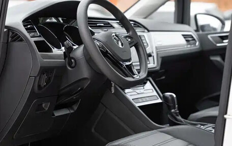 Volkswagen Touran III, 2022 год, 1 632 003 рублей, 11 фотография