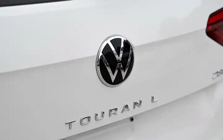 Volkswagen Touran III, 2022 год, 1 632 003 рублей, 8 фотография