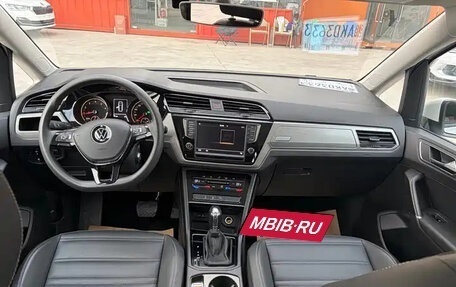 Volkswagen Touran III, 2022 год, 1 632 003 рублей, 9 фотография