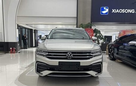Volkswagen Tiguan II, 2023 год, 2 630 000 рублей, 3 фотография