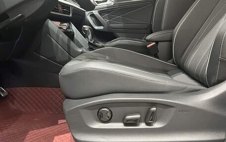 Volkswagen Tiguan II, 2023 год, 2 630 000 рублей, 13 фотография