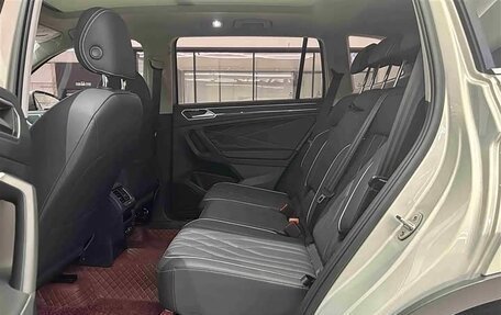 Volkswagen Tiguan II, 2023 год, 2 630 000 рублей, 12 фотография