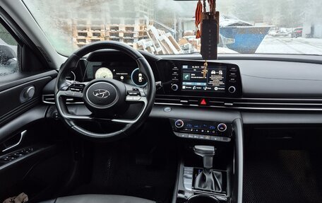 Hyundai Elantra, 2022 год, 2 250 000 рублей, 3 фотография