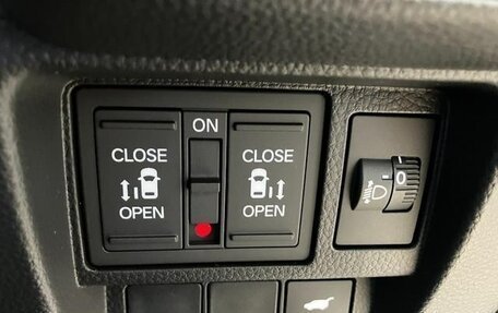 Honda Stepwgn, 2022 год, 2 830 000 рублей, 12 фотография