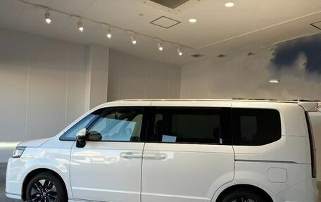 Honda Stepwgn, 2022 год, 2 830 000 рублей, 7 фотография