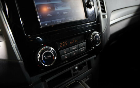 Mitsubishi Pajero IV, 2015 год, 2 350 000 рублей, 13 фотография