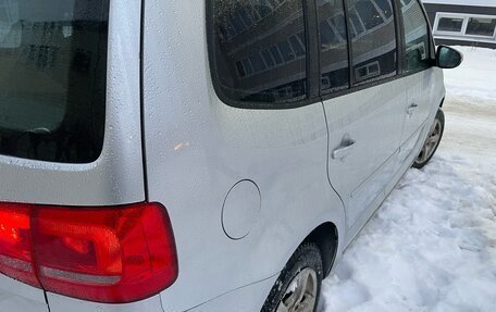 Volkswagen Touran III, 2012 год, 950 000 рублей, 6 фотография