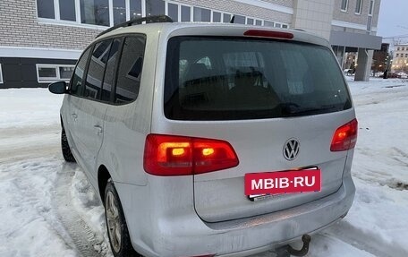 Volkswagen Touran III, 2012 год, 950 000 рублей, 4 фотография