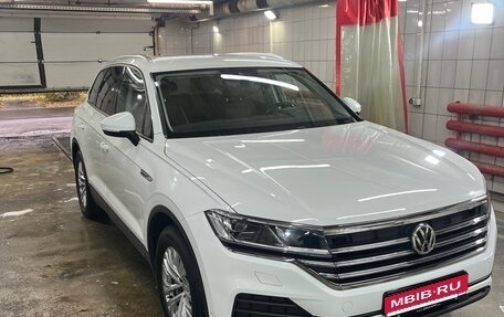 Volkswagen Touareg III, 2019 год, 4 500 000 рублей, 1 фотография