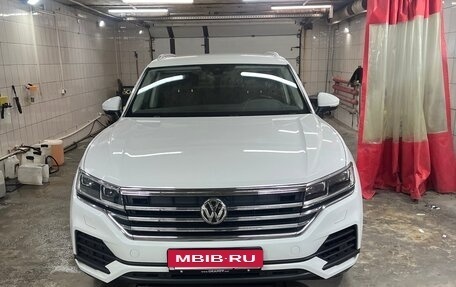 Volkswagen Touareg III, 2019 год, 4 500 000 рублей, 2 фотография