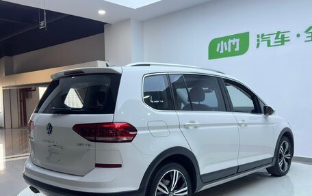 Volkswagen Touran III, 2021 год, 2 150 000 рублей, 6 фотография