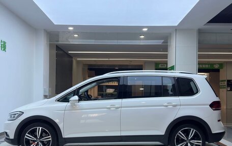 Volkswagen Touran III, 2021 год, 2 150 000 рублей, 7 фотография