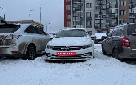 Volkswagen Passat B8 рестайлинг, 2021 год, 3 015 000 рублей, 2 фотография