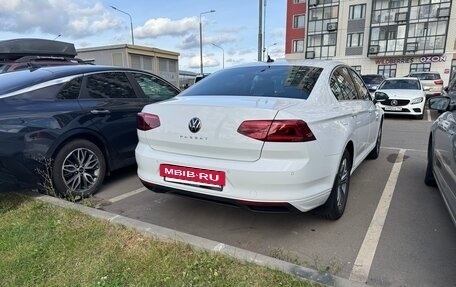 Volkswagen Passat B8 рестайлинг, 2021 год, 3 015 000 рублей, 3 фотография