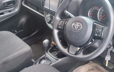 Toyota Vitz, 2018 год, 1 075 000 рублей, 9 фотография