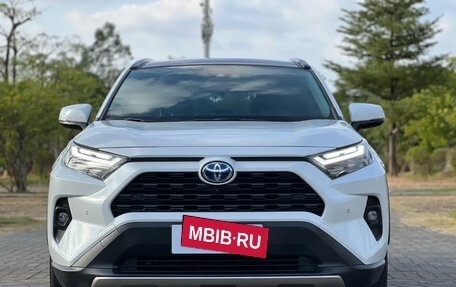 Toyota RAV4, 2025 год, 3 590 000 рублей, 2 фотография