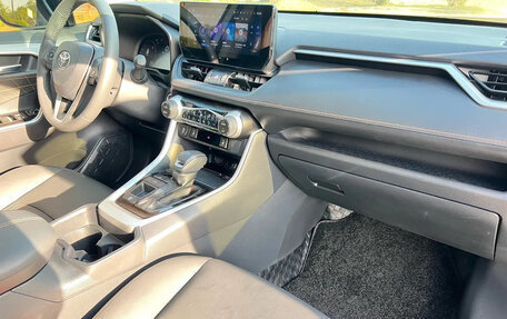 Toyota RAV4, 2025 год, 3 590 000 рублей, 10 фотография