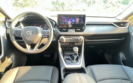 Toyota RAV4, 2025 год, 3 590 000 рублей, 9 фотография