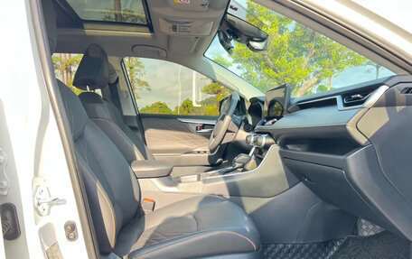 Toyota RAV4, 2025 год, 3 590 000 рублей, 16 фотография
