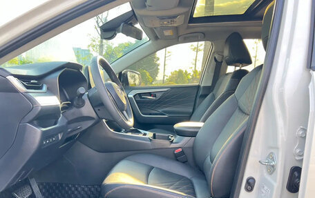 Toyota RAV4, 2025 год, 3 590 000 рублей, 14 фотография
