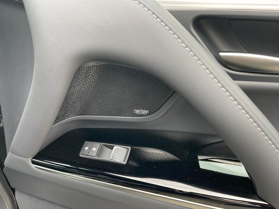 Lexus LX III рестайлинг 2, 2026 год, 23 000 000 рублей, 9 фотография